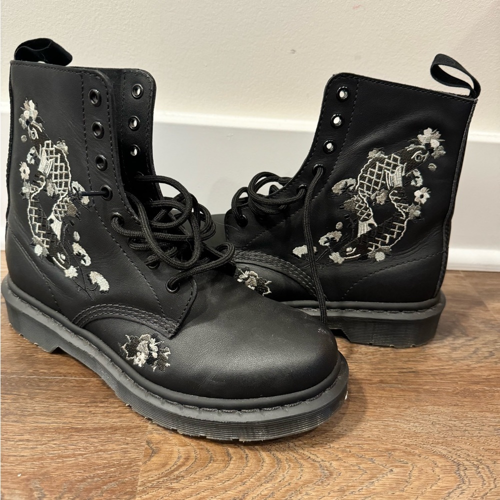 Dr. Martens Amylee Embroidered Koi Fish Boots size 8 US 6 UK